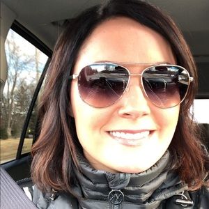 Meet your Posher, Dina